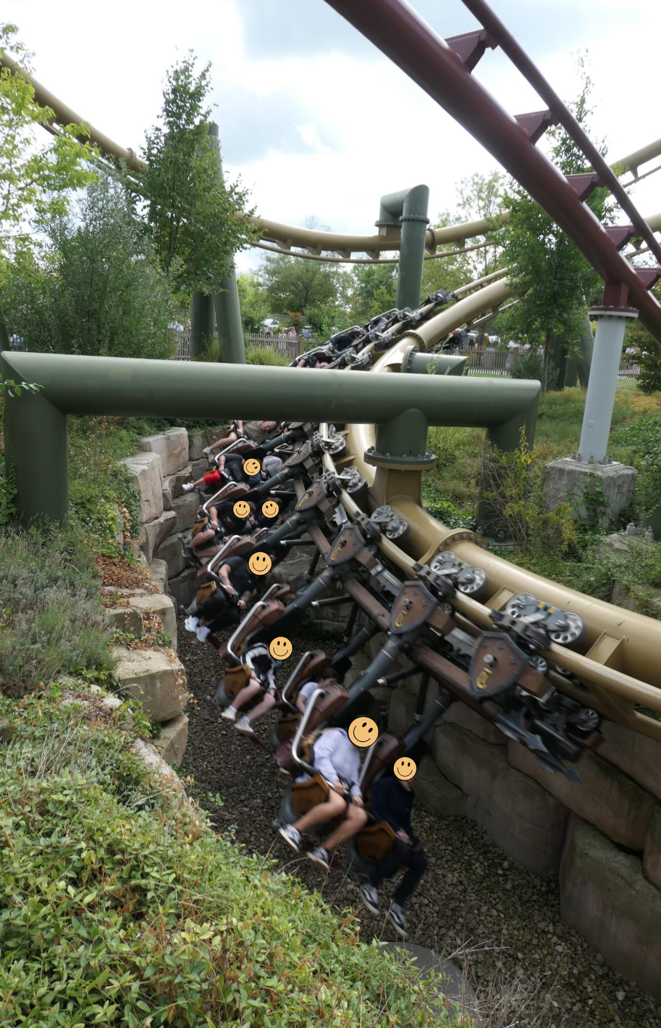 Menschen in Achterbahn